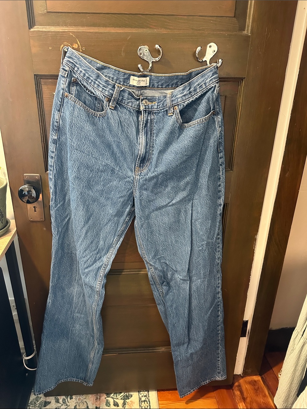 A&F The Loose High-Rise Jean